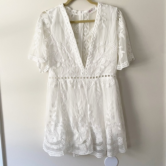 Deep V Neck White Lace Romper Size Large - Picture 4 of 10
